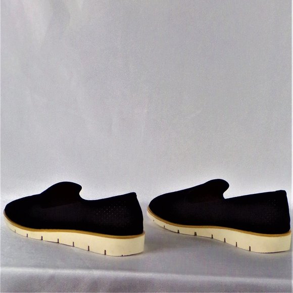 QUPID size 7 black flat-heel sneakers cushioned insoles perforated fabric uppers - Picture 10 of 15